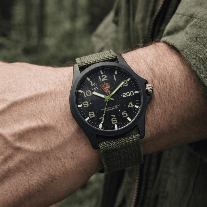 STURMZEIT taktische Herrenuhr, stoßfest, robustes Design für Outdoor- und Alltagseinsatz.