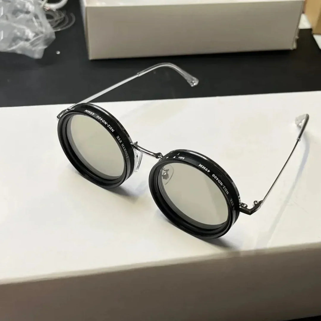 Modische Unisex Sonnenbrille, schwarz, UV400 Augenschutz. Perfektes Fashion-Accessoire für den Sommer.