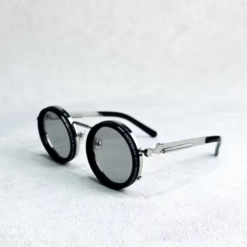 Hochwertige Unisex Sonnenbrille, schwarzes Design, optimaler UV400 Augenschutz. Stylisch und modisch.