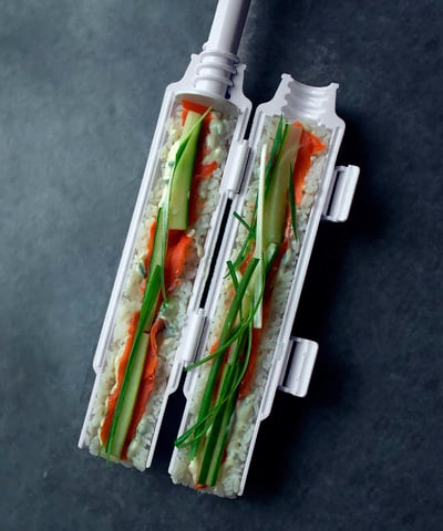 Authentische japanische Sushi Rollen einfach zu Hause zubereiten mit diesem DIY Sushi Maker.