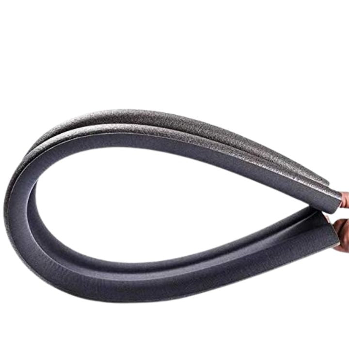 Flexible Türdichtung aus strapazierfähigem Material. Optimaler Zugluftstopper und effektiver Schallschutz.