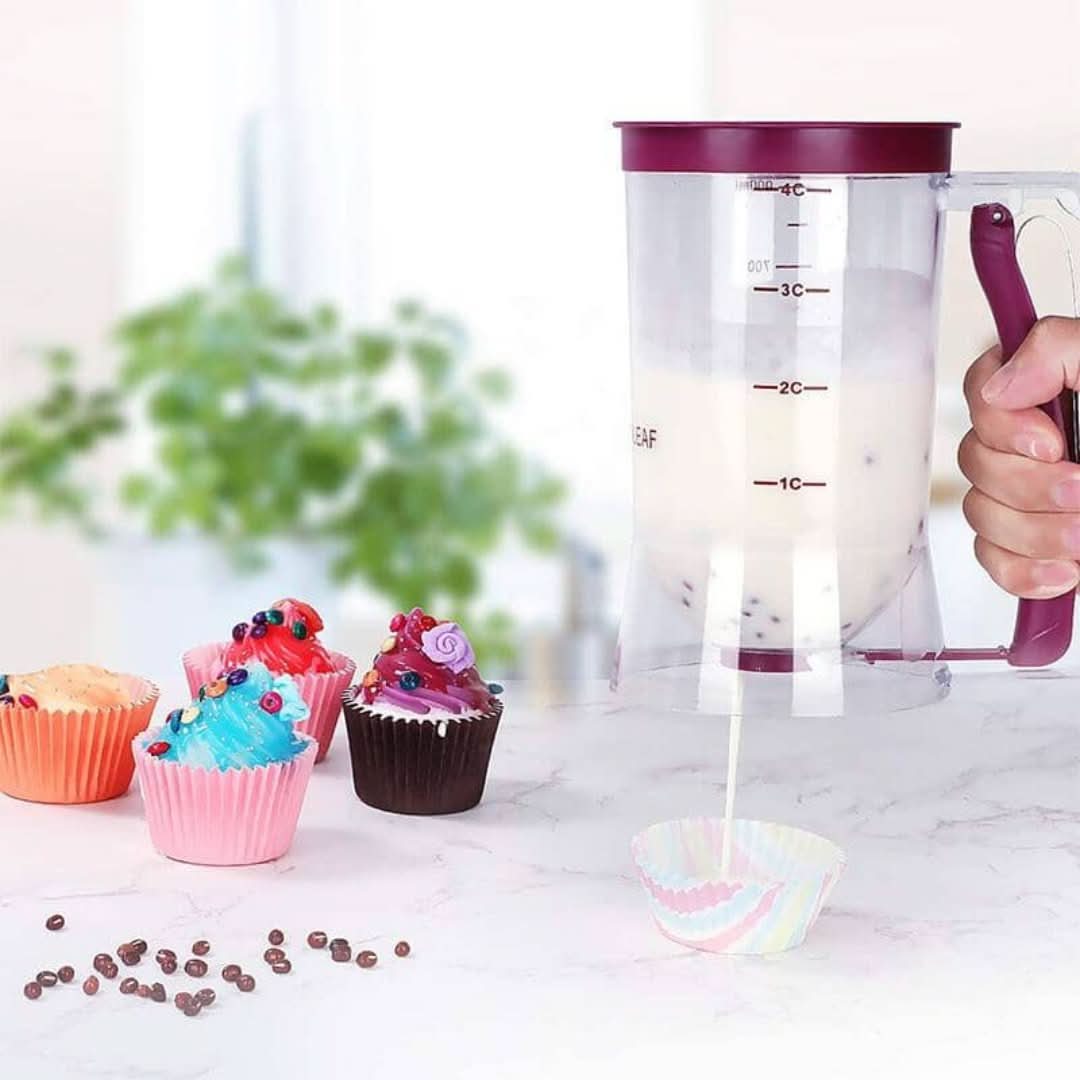 Transparenter Teigdosierer mit Skala, für präzises Abmessen von Teig bei Backen und Kochen.