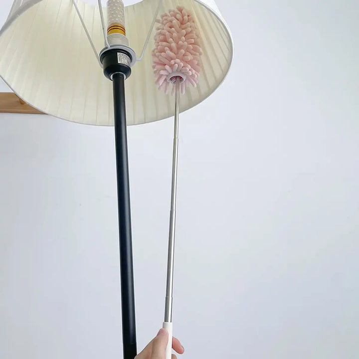 Flexibler Teleskop-Staubwedel für schwer zugängliche Bereiche, sorgt für strahlende Sauberkeit.