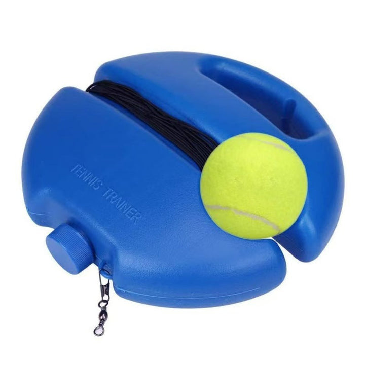 Person übt Tennis Schlagtechnik mit Trainingsset. Verbessert Ballgefühl & Präzision für Einzel-Tennistraining.