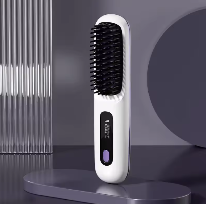 Detailansicht der thermischen Haarbürste mit Keramikborsten für Volumen und Glanz. Ideal für Pony.