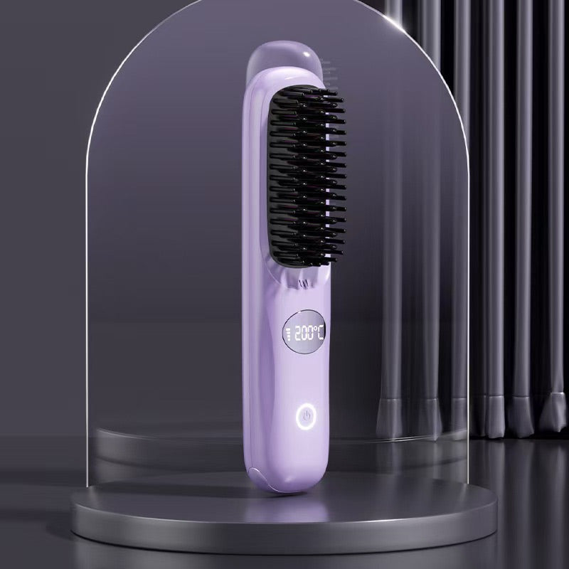 Professionelles Styling zu Hause. Thermische Bürste für Volumen und Glanz bei Kurzhaarfrisuren und Pony.