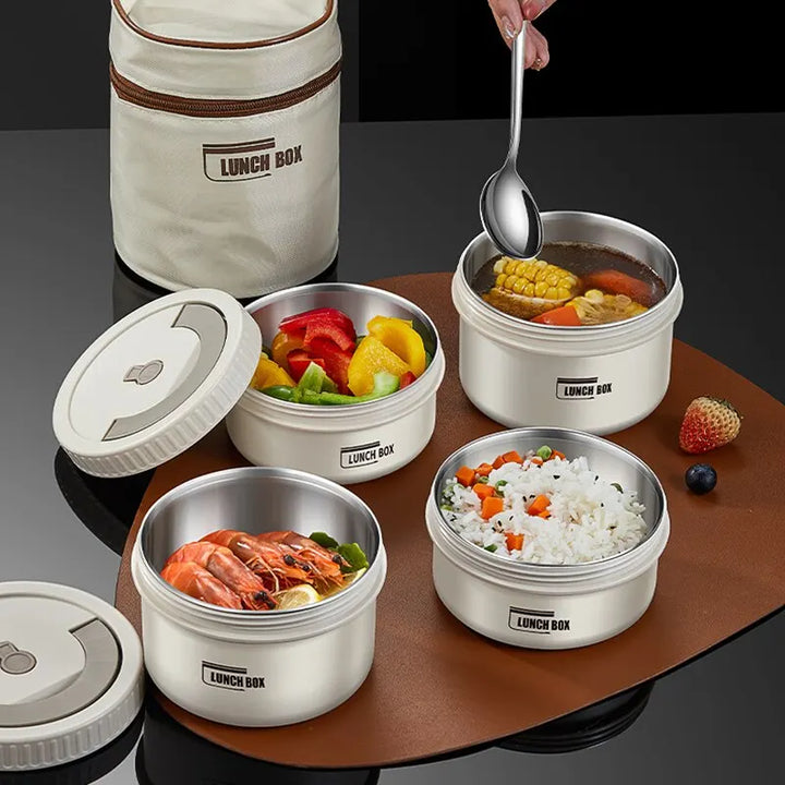 Thermo Lunchbox Set für frische Mahlzeiten unterwegs, ideal für Büro, Schule oder Picknick. Isoliert.