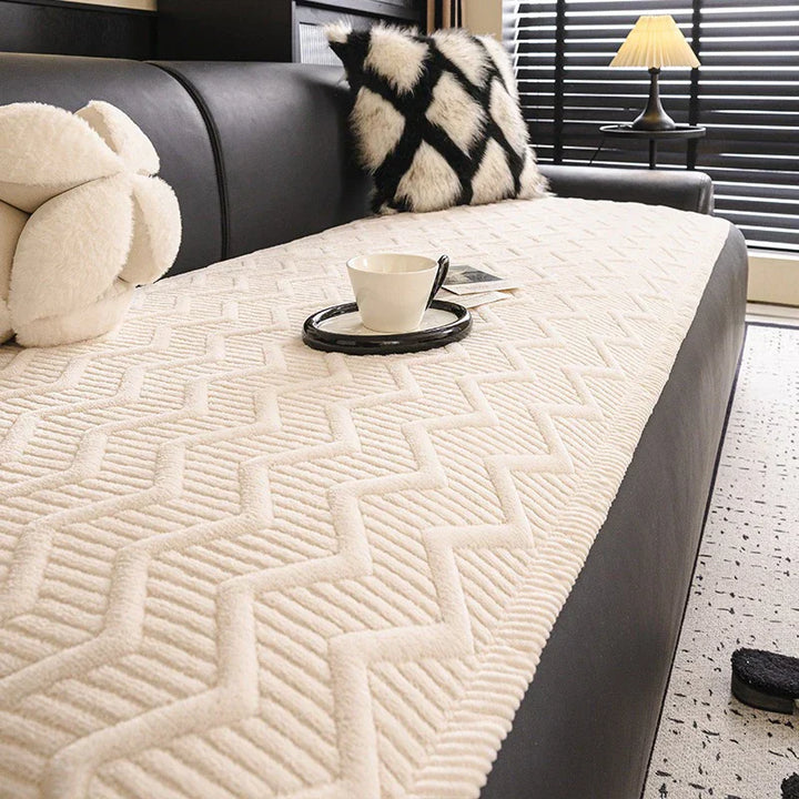 Tierfreundlicher Velours Sofabezug, rutschfest & waschbar, schützt Möbel im Wohnzimmer.