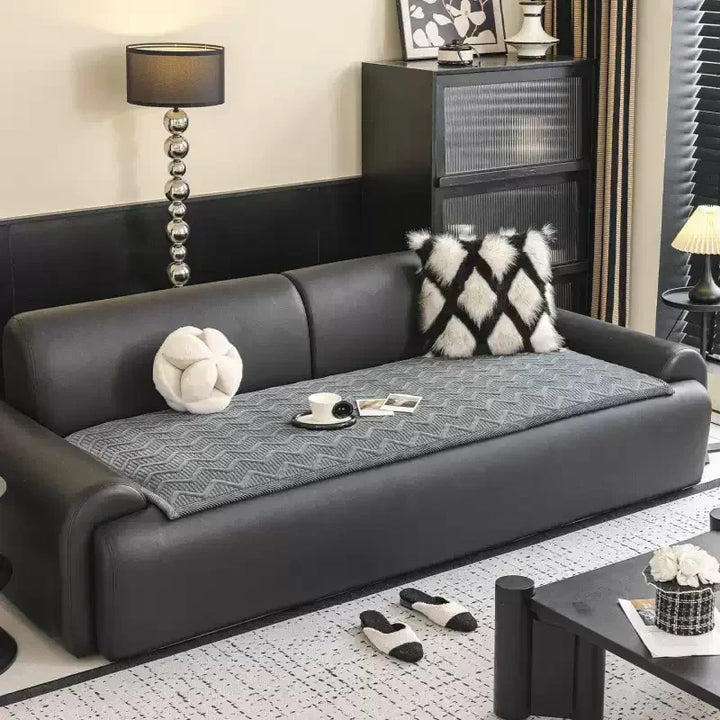 Luxuriöser Velours Sofabezug, rutschfest & waschbar, für eine saubere und gemütliche Couch.