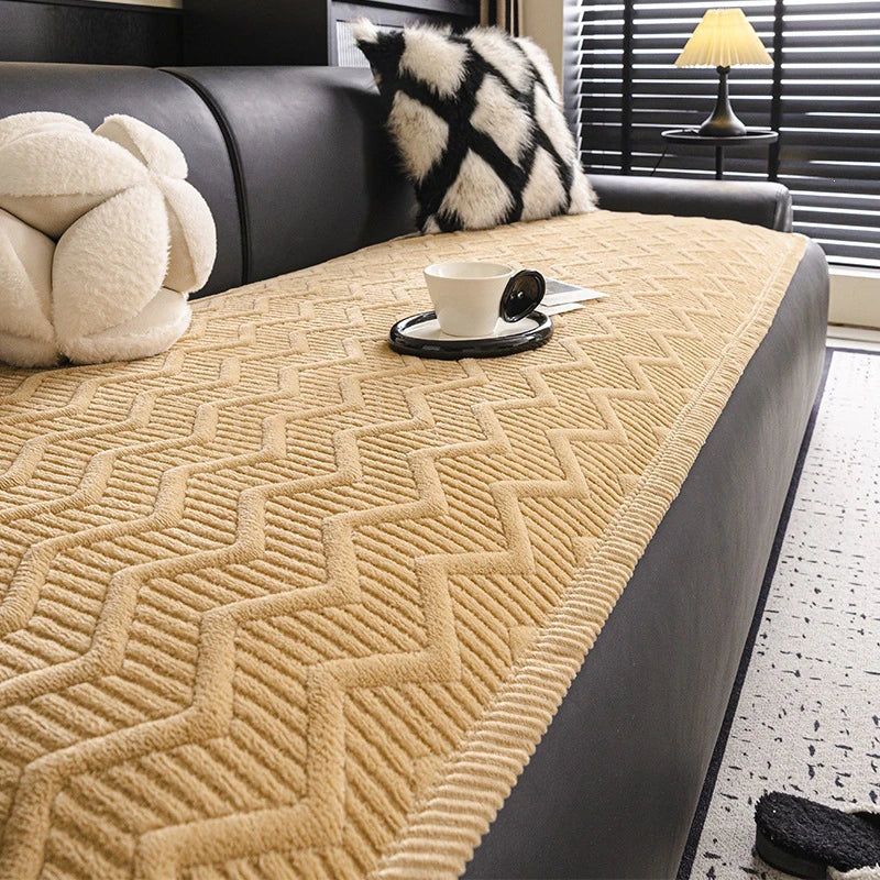 Praktischer Velours-Couchbezug, hautfreundlich & robust, idealer Schutz für Ihr Wohnzimmer.