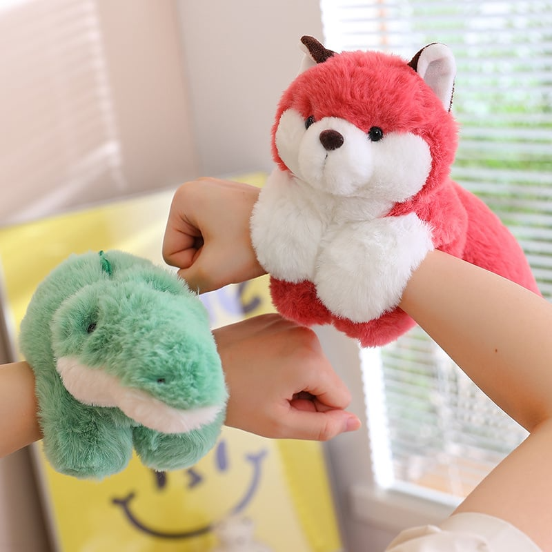 Tierisches Plüsch Schnapparmband für Kinder. Weicher Shiba Inu als kuscheliger Begleiter & cooles Accessoire.