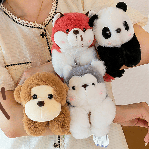 Kuscheliges Panda Plüsch Schnapparmband für Kinder. Süßes Spielzeug & Accessoire, perfekt für Tierliebhaber.
