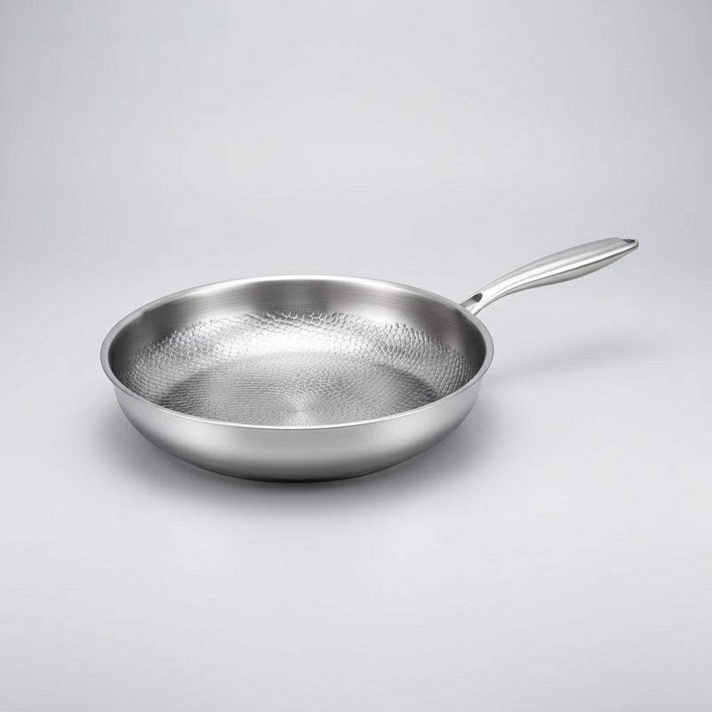 Vielseitige Antihaft-Bratpfanne, induktionsfähig, aus gehämmerter Titan-Legierung für jede Mahlzeit.