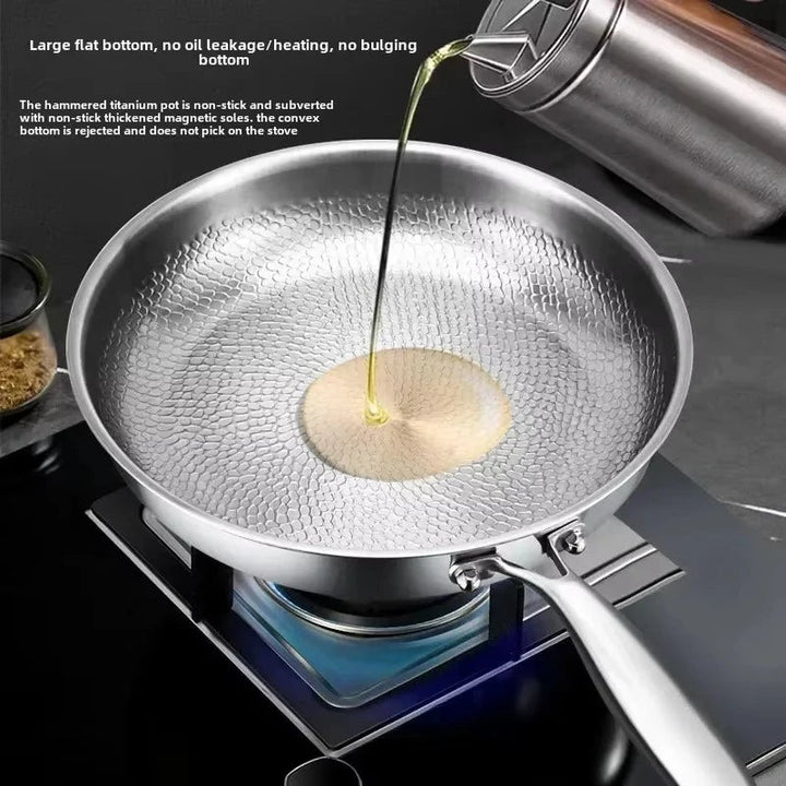 Effiziente antihaft Titan-Bratpfanne, induktionsgeeignet, für schnelles Kochen und gesunde Mahlzeiten.