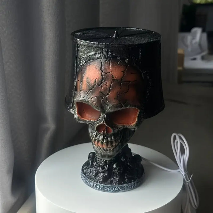 Mystische Totenkopf-Dekolampe als stimmungsvolle Ambientebeleuchtung für Schlaf- oder Gamingzimmer.