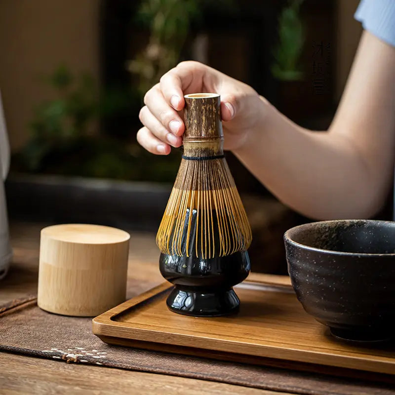 Japanische Keramik Matchaschale (Chawan) für authentischen Teegenuss, handgefertigt, traditionell.