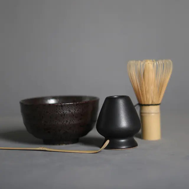 Übersicht des japanischen Matcha Geschenksets: Chasen, Chawan, Chashaku für grünen Tee.