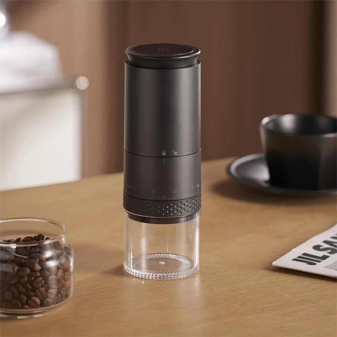 Tragbare elektrische Kaffeemühle, USB-aufladbar, ideal für frischen Kaffee unterwegs und auf Reisen.