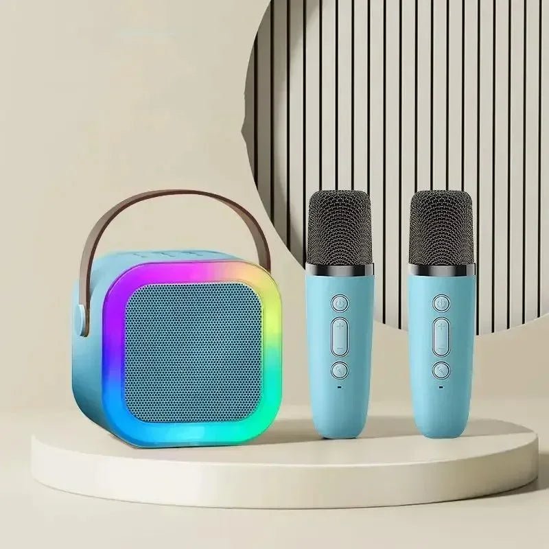 Detailansicht der tragbaren Karaoke-Maschine mit Bedienelementen, Display und RGB-Lichteffekten.