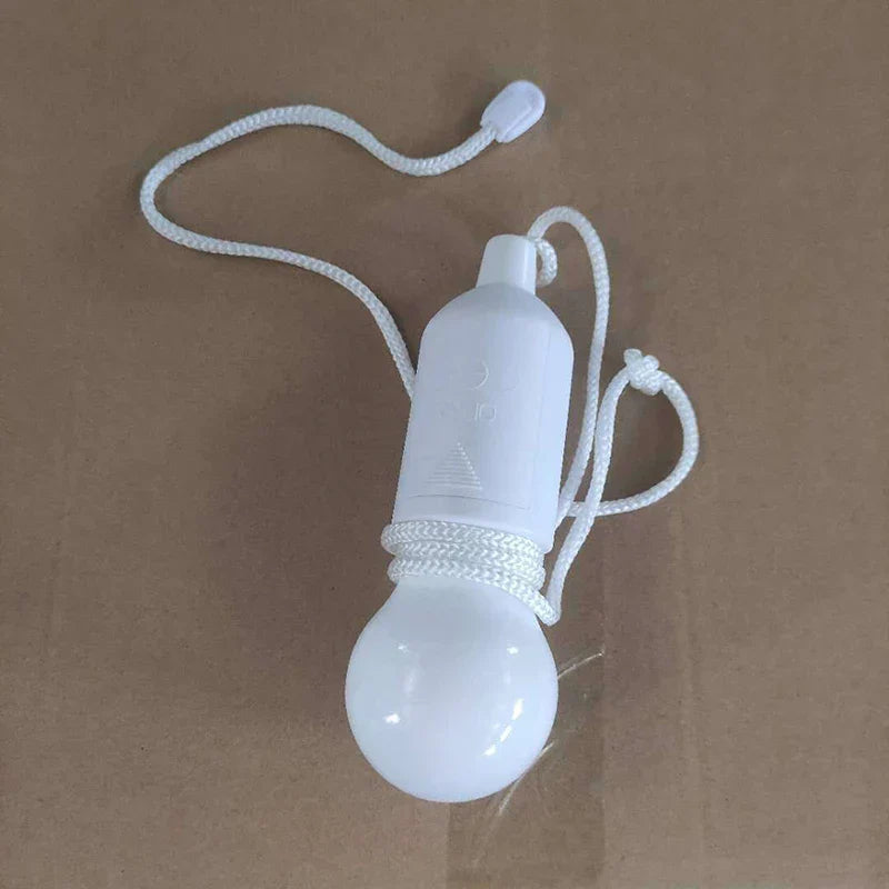 Bunte tragbare Hängeleuchte mit LED, kabellos, batteriebetrieben, ideal für Camping und gemütliche Abende.