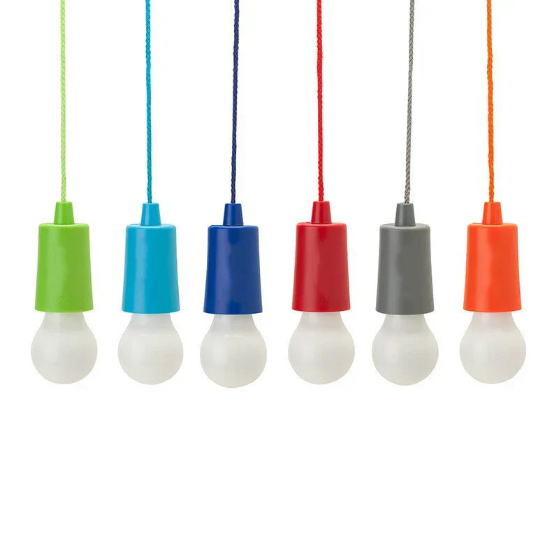 Vielseitige tragbare LED-Hängeleuchte aus Plastik, perfekt als Nachtlicht, Campinglicht oder Gartenbeleuchtung.