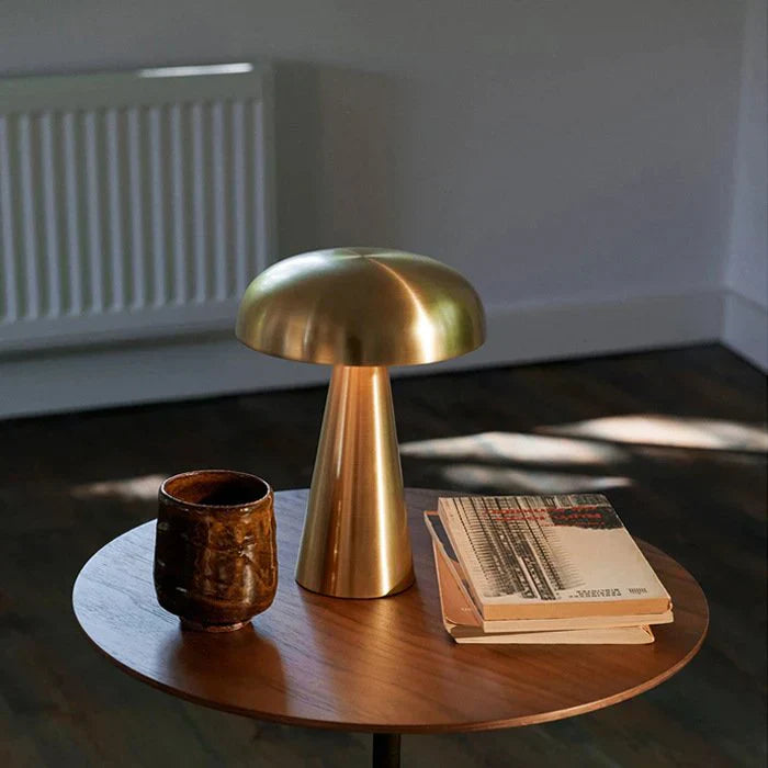 Elegante goldene Pilzlampe aus Metall, LED Akku Tischlampe für Schlafzimmer, Wohnzimmer und Deko.