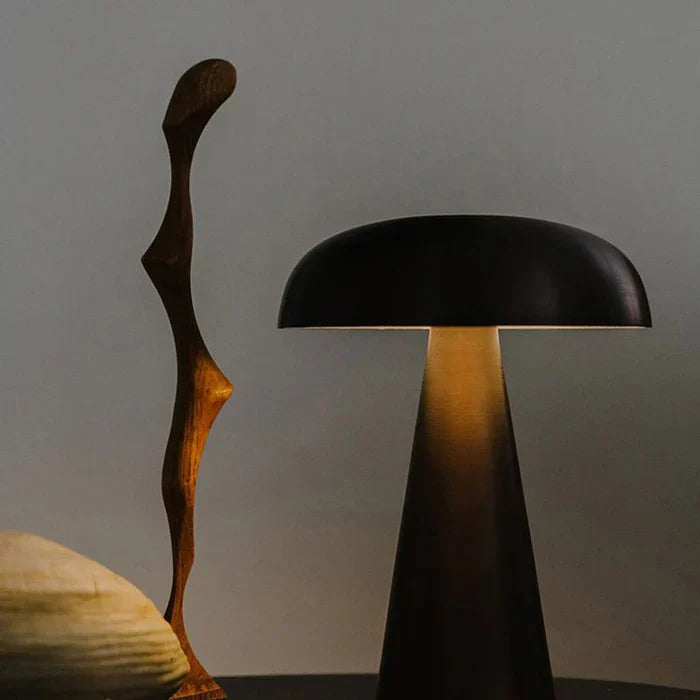 Goldene Metall Tischlampe, kabellos, dimmbare LED Pilzlampe für gemütliche Atmosphäre im ganzen Haus.