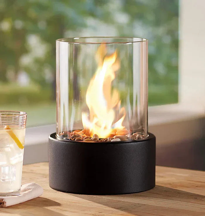 Dekorative Tischfeuerstelle Laterne schafft gemütliches Ambiente im Garten, auf dem Balkon oder drinnen.