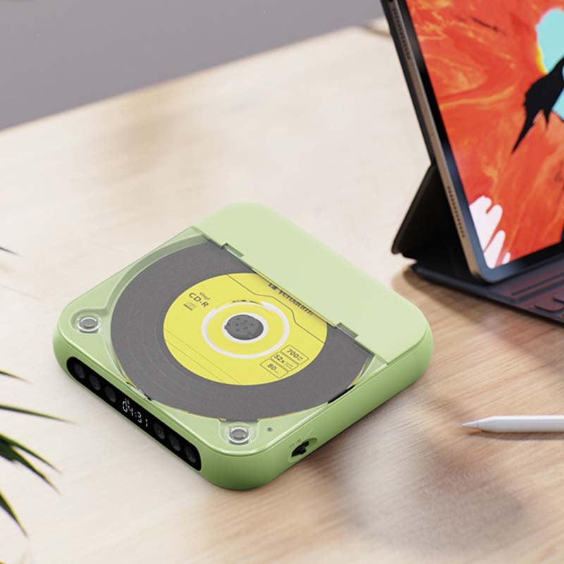 Detailaufnahme des portablen CD-Players mit CD-Fach & Bluetooth-Taste für einfache Kopplung.