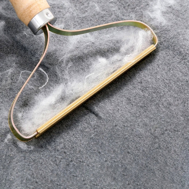 Effektiver Fusselentferner & Fusselbürste zur schnellen Kleidungspflege; macht Textilien und Polster wieder frisch.