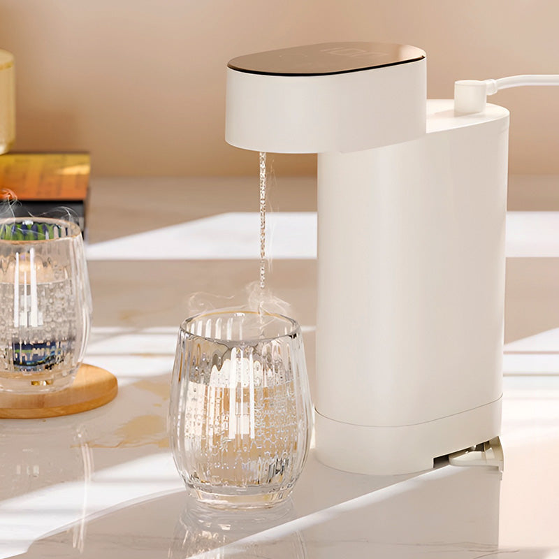 Tragbarer Heißwasserspender aus Edelstahl für Zuhause & Büro. Schnelle Warmwasserbereitung für Tee & Kaffee.