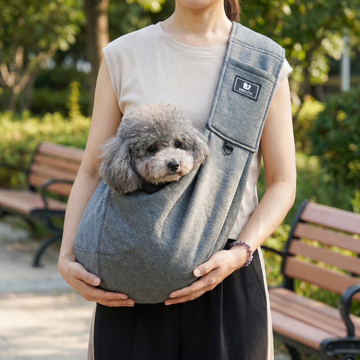 Atmungsaktiver Hunde-Tragerucksack für kleine Rassen, mit ausreichend Belüftung, perfekt für warme Tage.