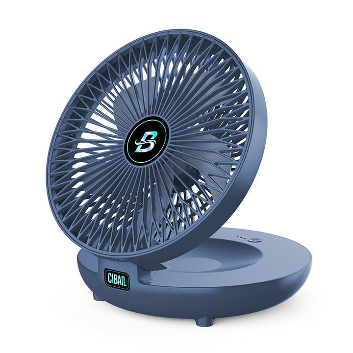 Eleganter, kompakter Mini-Ventilator, kabellos und leise. Passt diskret in jedes Büro oder Zuhause.