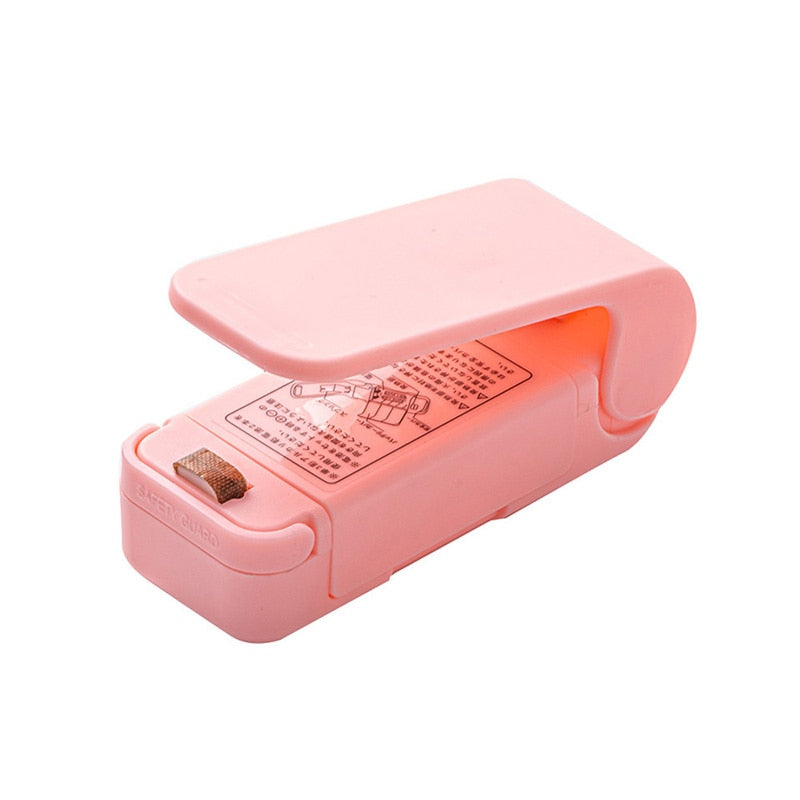 Vielseitiger, batteriebetriebener Beutelversiegler für Küche, Haushalt und frische Aufbewahrung.
