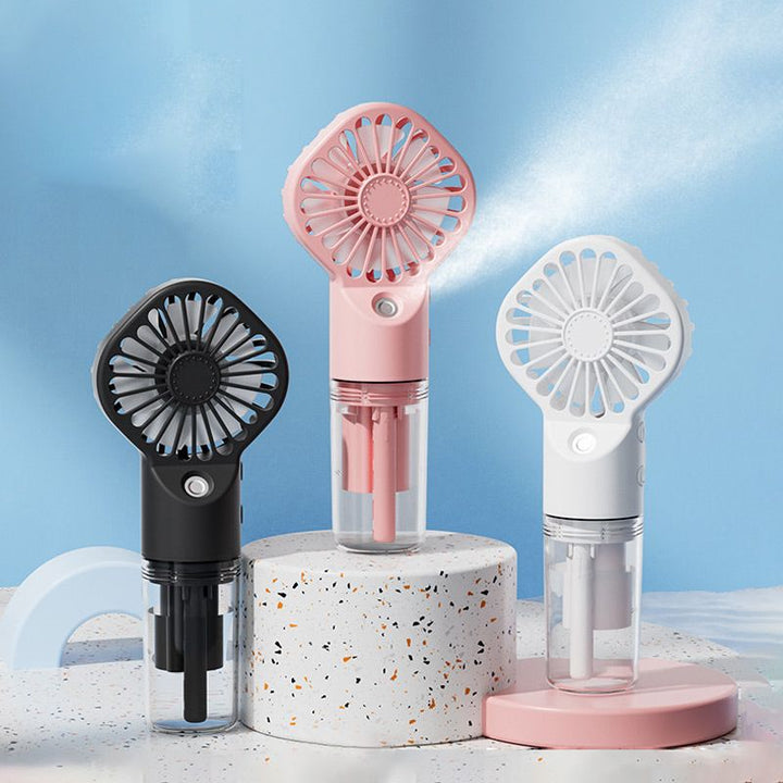 Praktischer Handventilator mit feinem Sprühnebel, USB-C geladen. Dein Gadget für heiße Sommertage.
