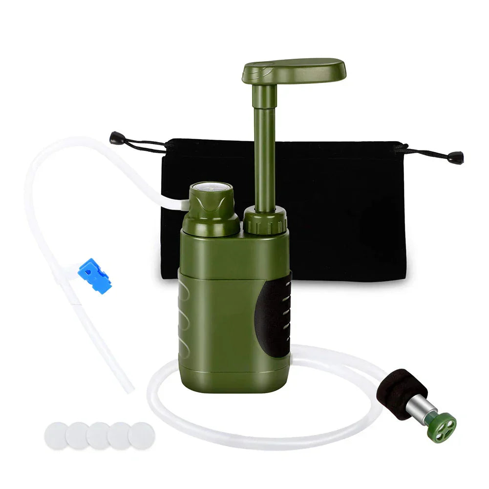 Tragbarer Outdoor-Wasserfilter für sicheres Trinkwasser beim Camping, Wandern & Survival.