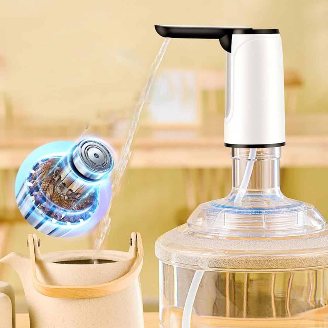 Tragbarer Wasserspender, schwarz, auf einer Wasserflasche montiert; hygienisch & leicht zu bedienen.