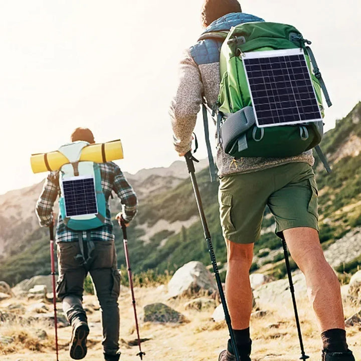 Leistungsstarkes 100W Solarpanel mit Dual USB zum Laden von Geräten. Wasserdicht für alle Outdoor-Aktivitäten.