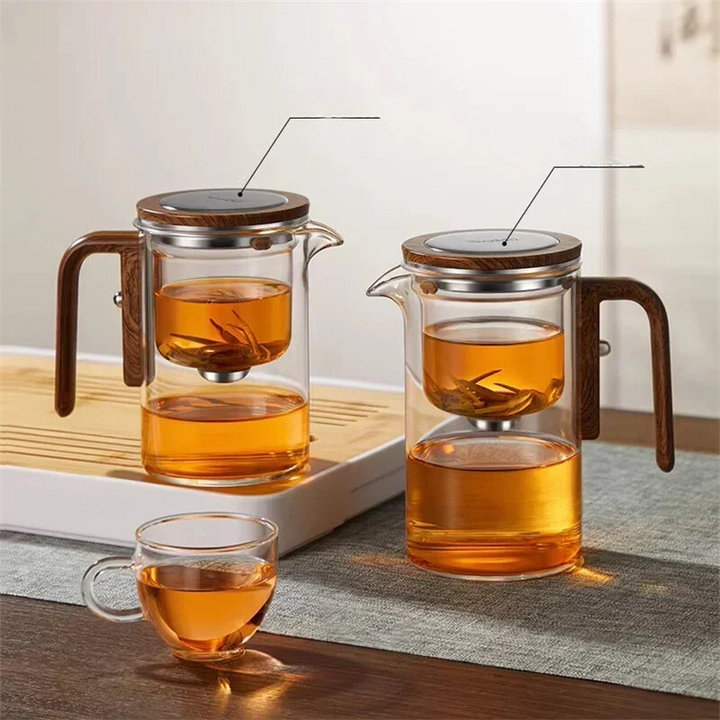 Stylische Glas-Teekanne als praktisches Küchenzubehör und schönes Homedecor-Element. Eine tolle Geschenkidee für Teeliebhaber.