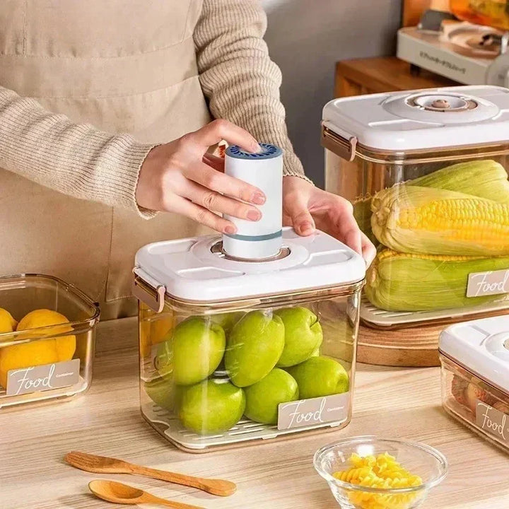 Transparente Vakuum-Frischhaltedose mit Handpumpe für längere Frische Ihrer Lebensmittel. Perfektes Küchenzubehör.