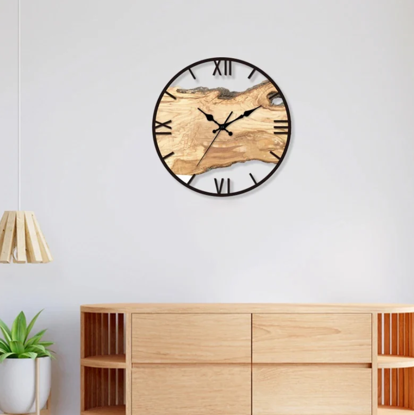 Minimalistische, transparente Designuhr für Wanddekoration im Wohnzimmer; zeitlos und modern.