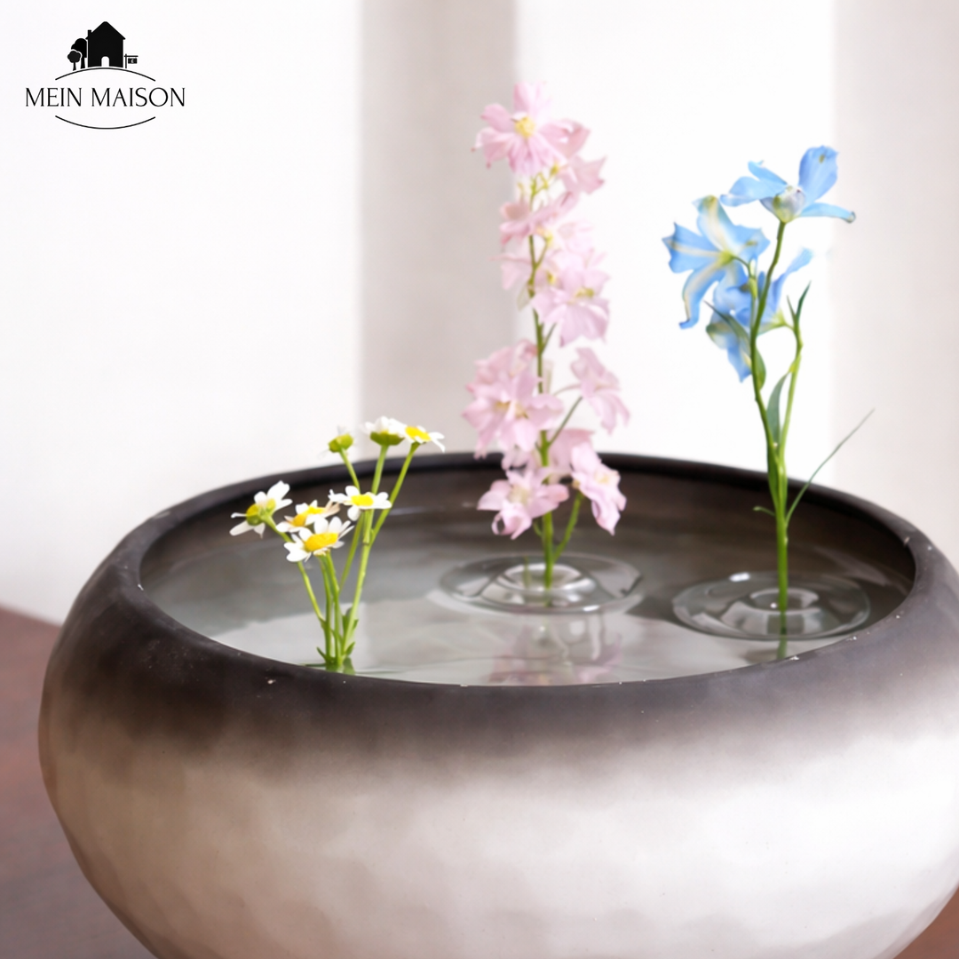 Transparenter Blumenhalter für mühelose und stilvolle Blumenarrangements in jeder Vase.