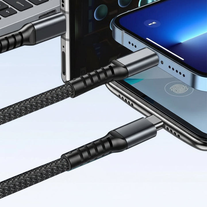 Handyzubehör: Transparentes 3-in-1 Schnellladekabel mit LED-Beleuchtung. Für USB-C, Lightning, Micro-USB geeignet.