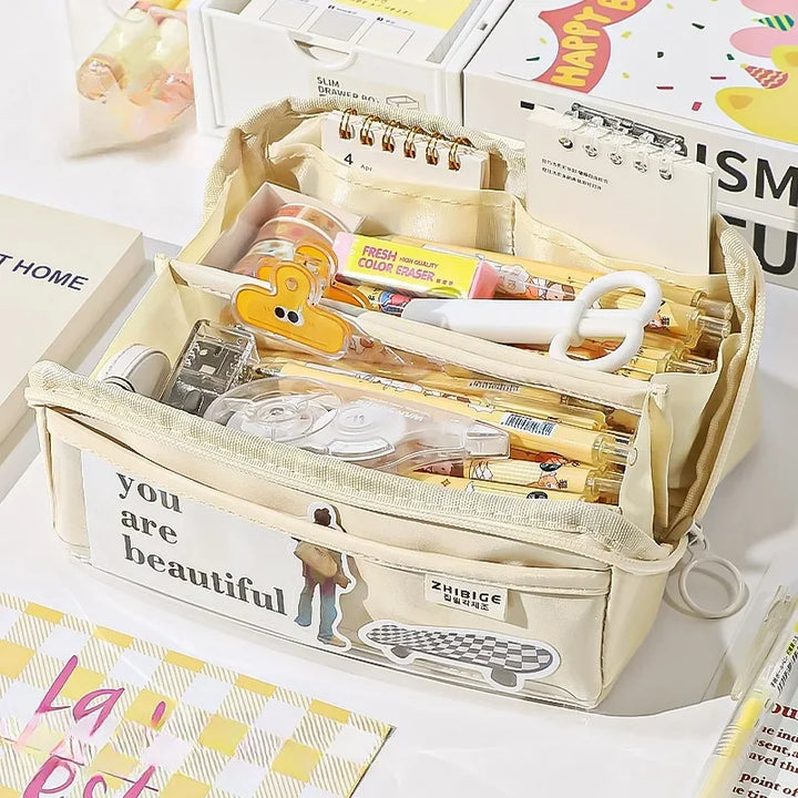 Geräumiges transparentes Stiftebox für Kinder mit 10 Fächern, ideal für alle Schul- und Bastelmaterialien.