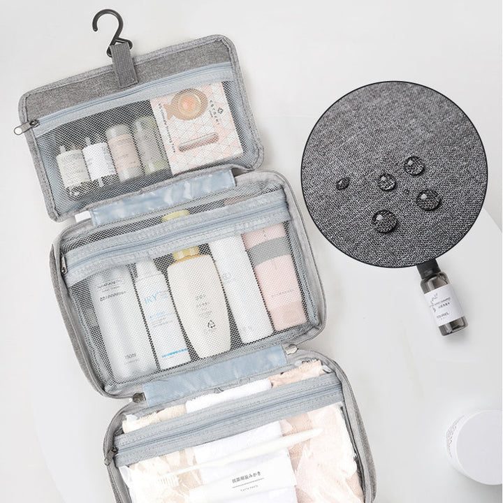 Detailaufnahme der wasserabweisenden Oberfläche der Travelique Kulturtasche aus Oxfordstoff.