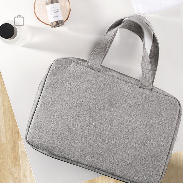 Hängende Kosmetiktasche Travelique, wasserabweisend, mit Fächern für Reisen & Aufbewahrung.