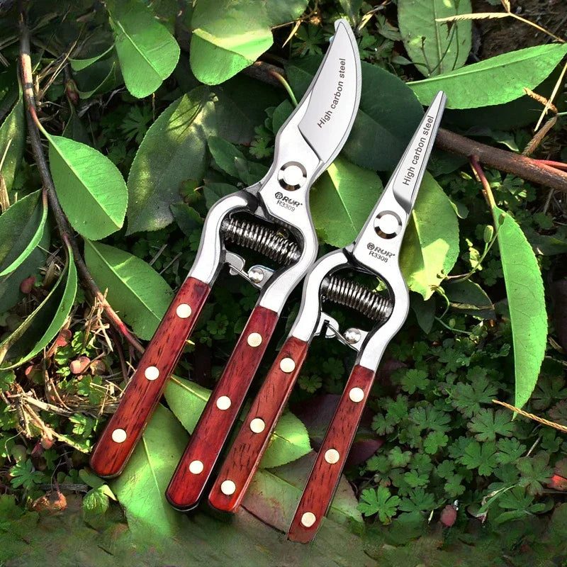TreeGrip 20 Gartenschere mit robustem Holzgriff für präzise Ast- und Obstbaumschnitte. Langlebiges Gartenwerkzeug.