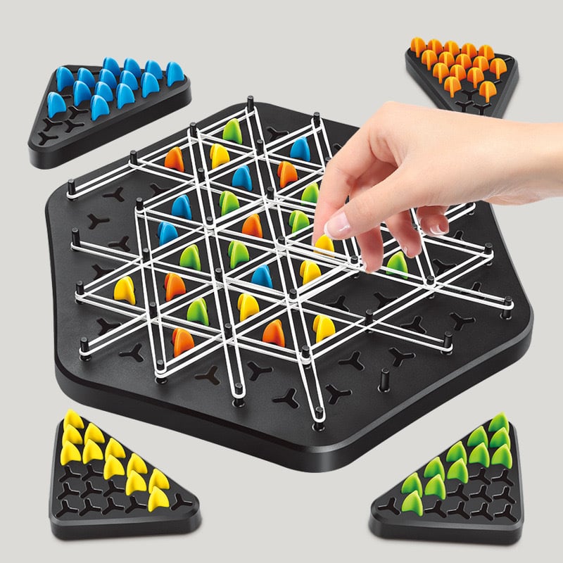 Verpackung des TriLogic Strategiespiels. Geschenkidee für Fans von Logik- & Brettspielen. Garantiert Spielspaß.
