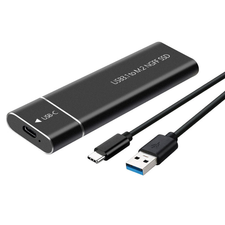 TurboVault USB-C Gehäuse mit M.2 SATA SSD: Ansicht des Gehäuses neben einer kompatiblen SSD, bereit zur Installation.