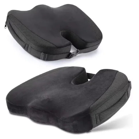 Ergonomisches Steißbeinkissen aus Memory-Schaum für Schmerzlinderung. Ideal für gesunde Haltung im Auto & Büro.